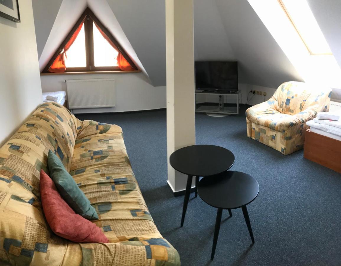 Rozmaryn Rooms & Apartments Раковник Экстерьер фото