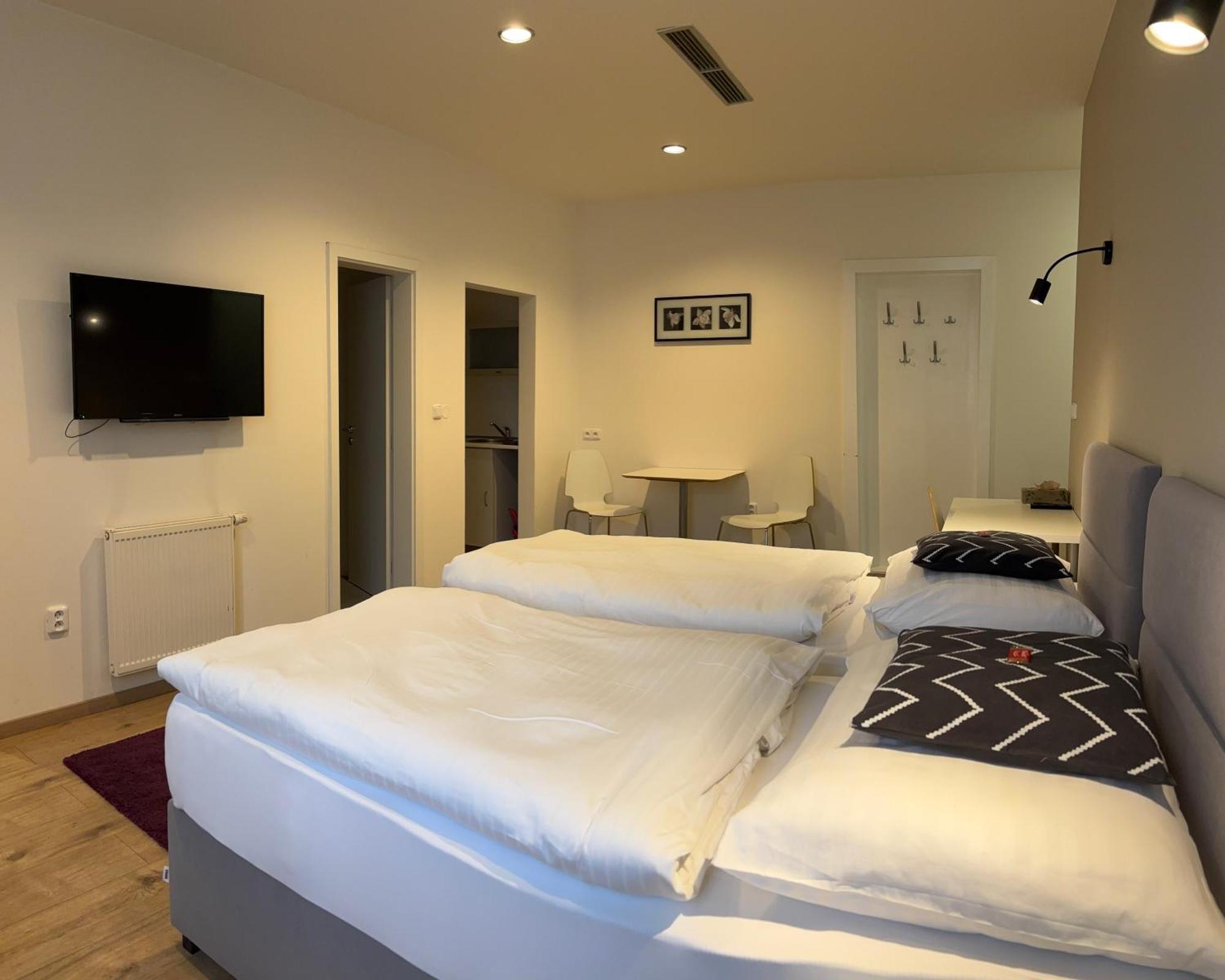 Rozmaryn Rooms & Apartments Раковник Экстерьер фото
