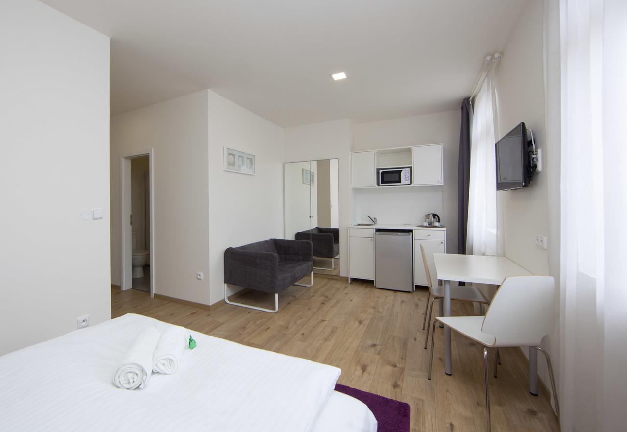 Rozmaryn Rooms & Apartments Раковник Экстерьер фото