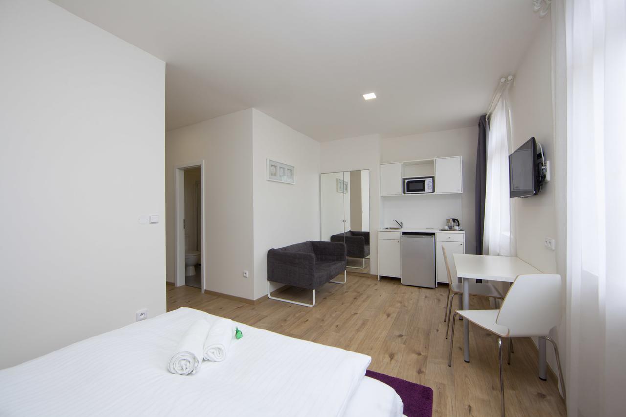 Rozmaryn Rooms & Apartments Раковник Экстерьер фото